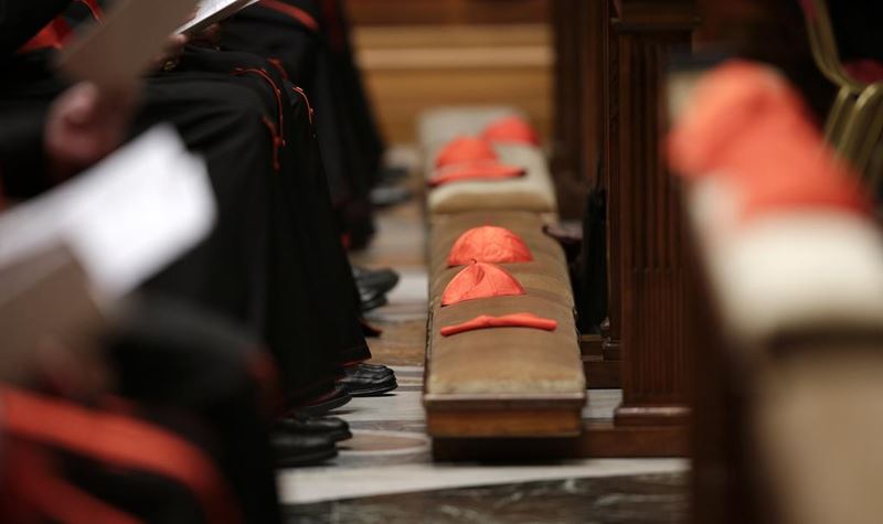 Poderes, exéquias e eleição de novo Papa. O que acontece de imediato?