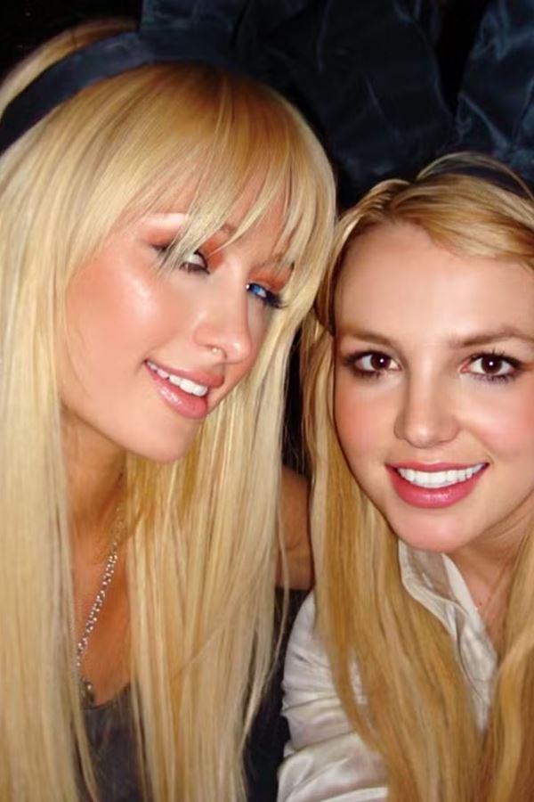Paris Hilton organiza jantar de aniversário para Britney Spears Paris Hilton organiza jantar de aniversário para Britney Spears