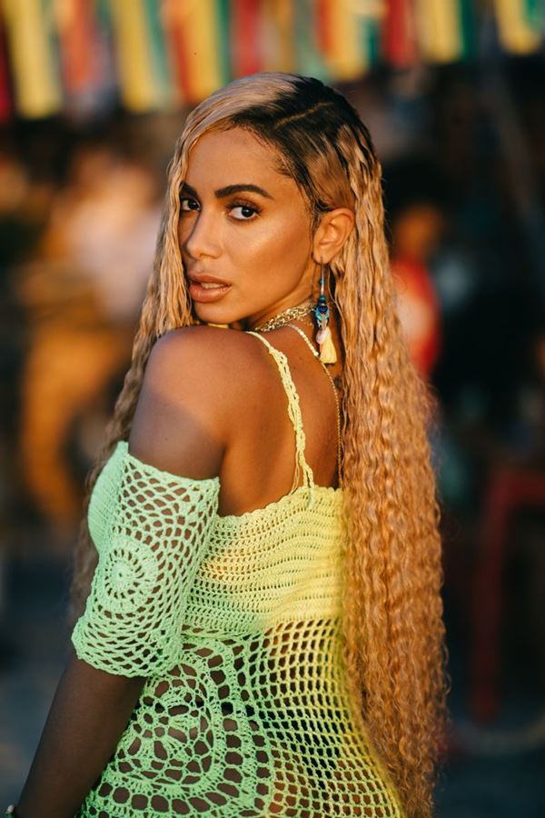 Anitta recebe proposta milionária