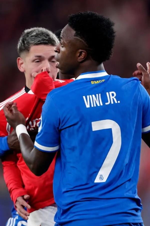 Benfica condenado pela UEFA por comportamento racista