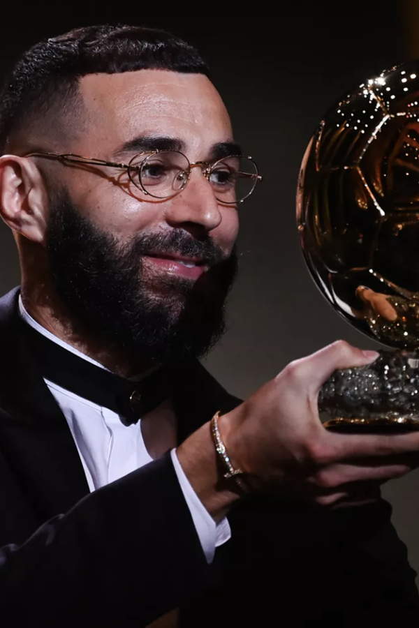 Benzema vence bola de ouro