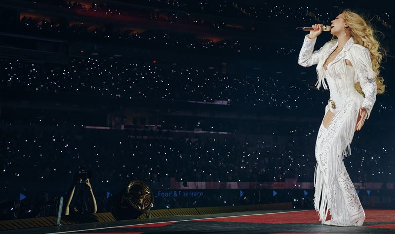 Beyoncé interrompe concerto após falha técnica