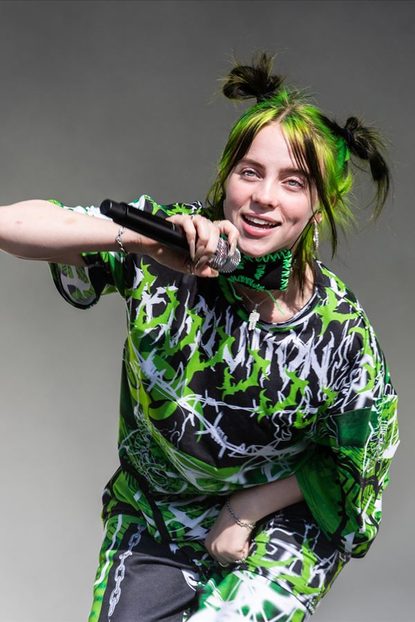 Mais uma prenda de Billie Eilish