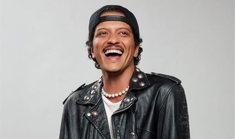 Bruno Mars “quase sem dívidas” após surpresa no concerto das Blackpink