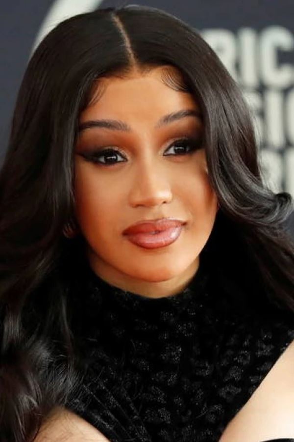 Cardi B tem 5 carros e não conduz