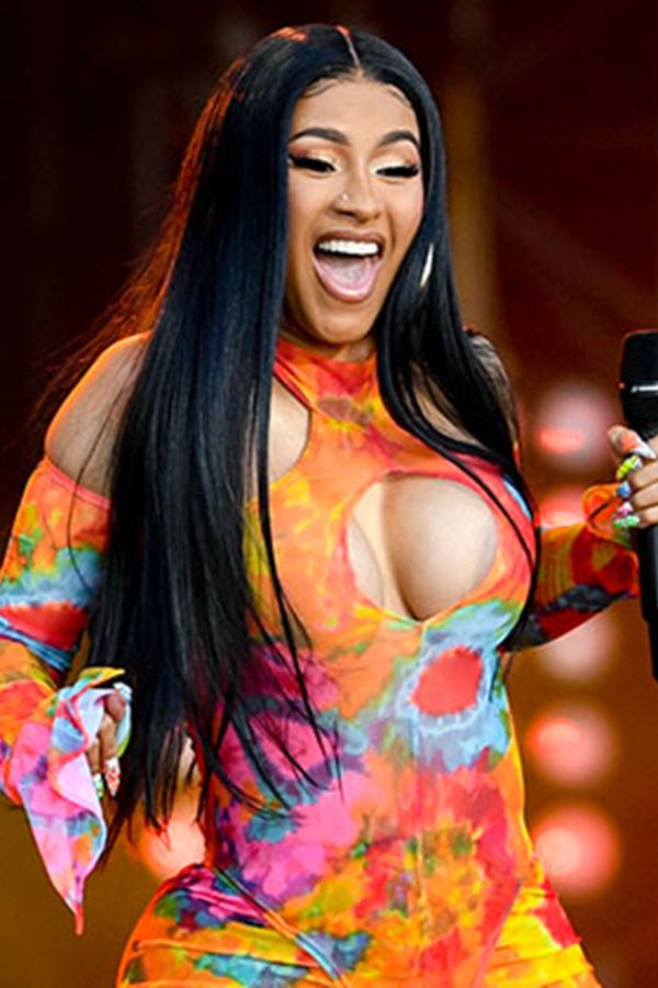 Microfone que Cardi B atirou contra fã será leiloado para caridade