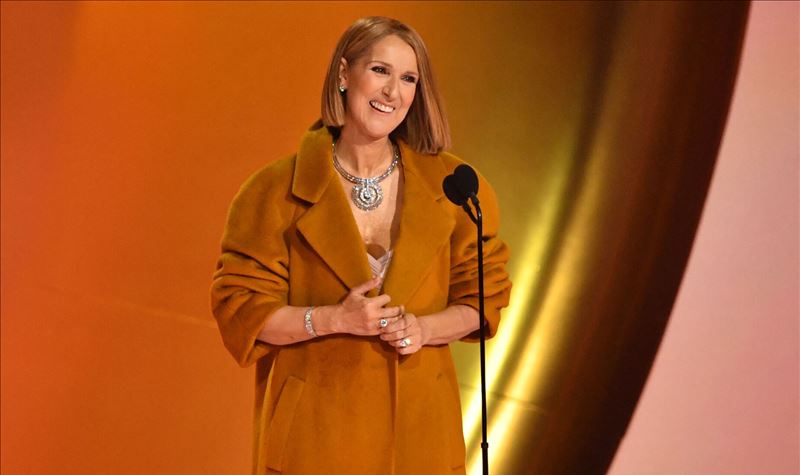 Céline Dion volta aos palcos em Paris
