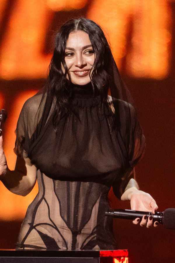 Charli XCX anuncia fim da carreira musical?