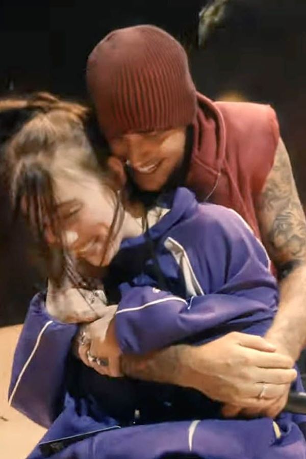 Justin Bieber faz serenata a Billie Eilish