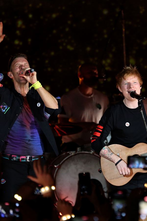 Coldplay e Ed Sheeran juntos, ao vivo e a cores!