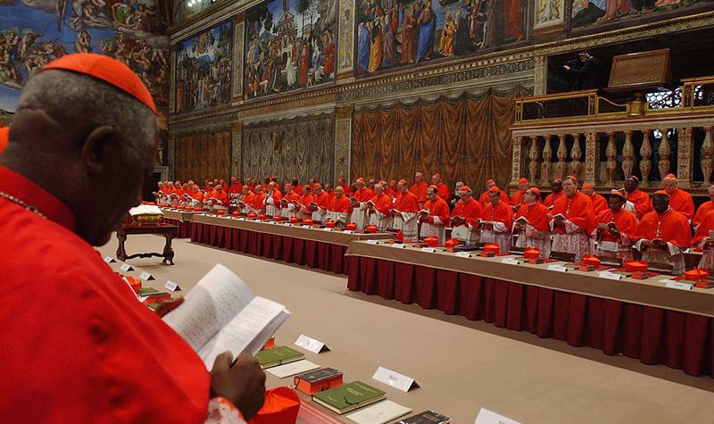 Conclave: entre o grande ecrã e a realidade no Vaticano