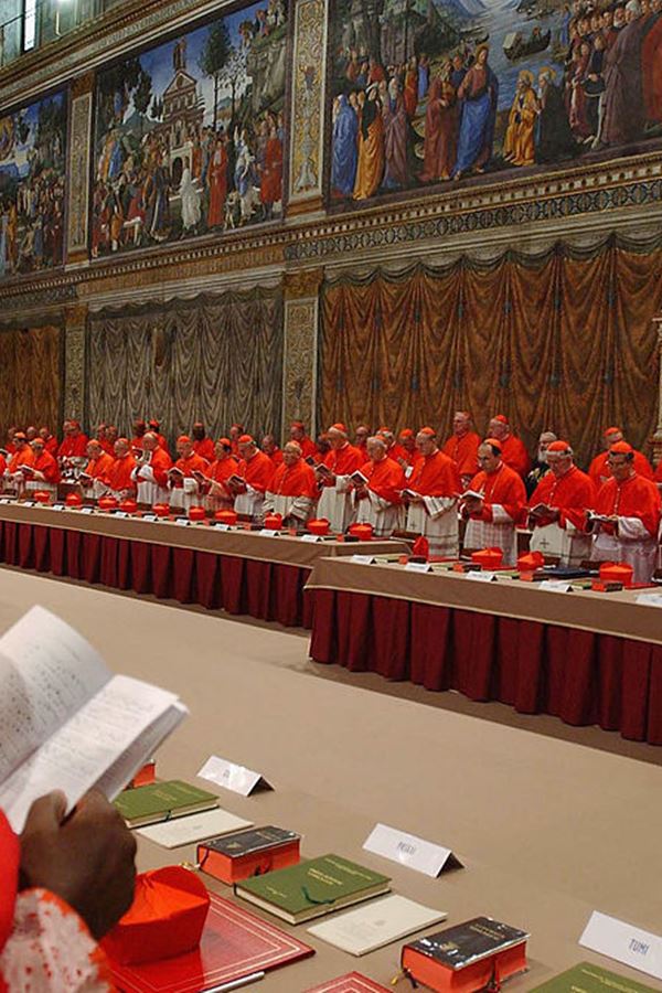 Conclave: entre o grande ecrã e a realidade no Vaticano Conclave: entre o grande ecrã e a realidade no Vaticano