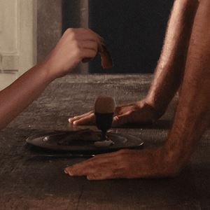 CHAINS OF LOVE - CHARLI XCX