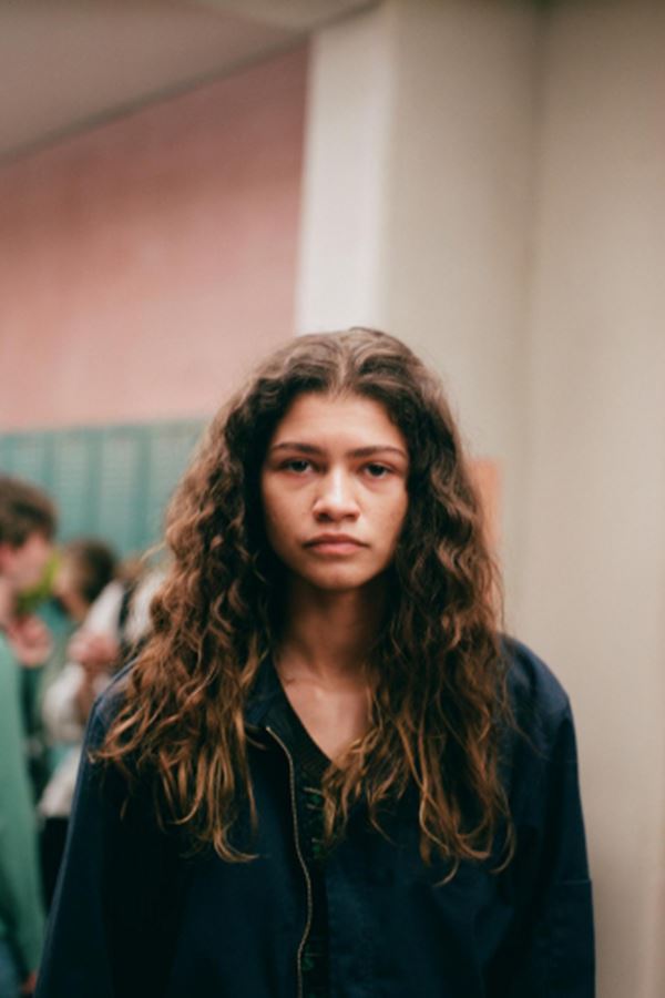 Zendaya renova contrato milionário com Euphoria.