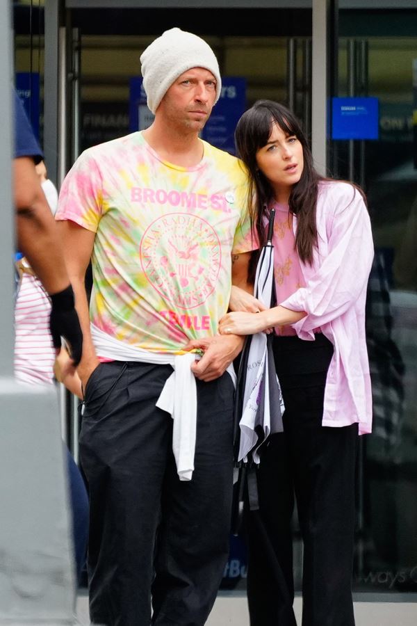 É oficial: Dakota Johnson e Chris Martin acabaram! É oficial: Dakota Johnson e Chris Martin acabaram!