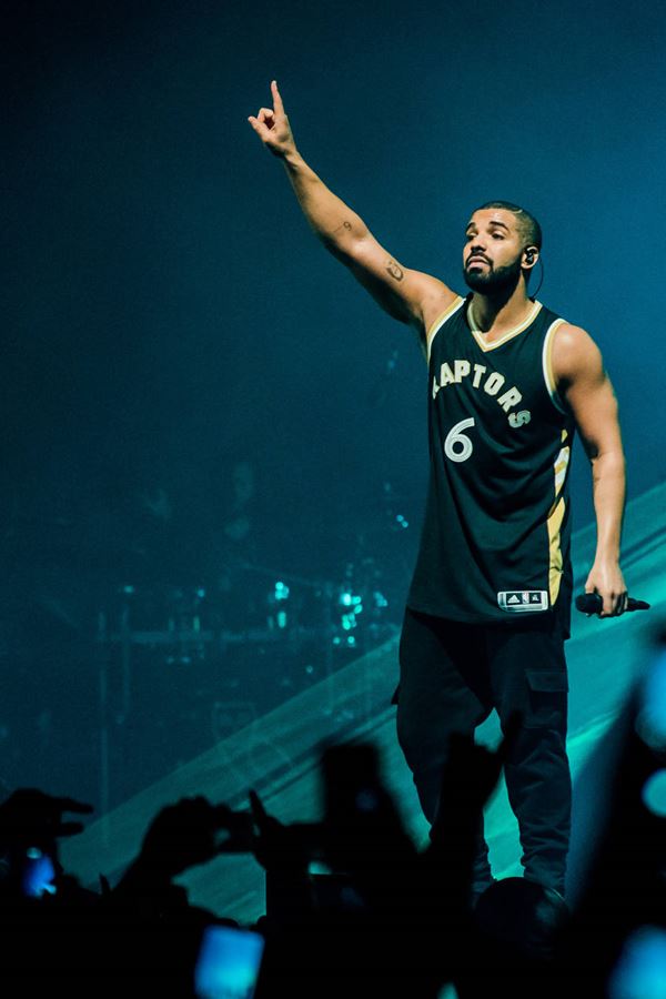 Drake "rouba" recorde de Michael Jackson Drake "rouba" recorde de Michael Jackson