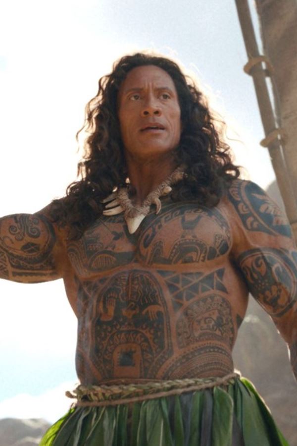 Dwayne Johnson de cabelos longos? É o que se pode ver no trailer de "Moana"!