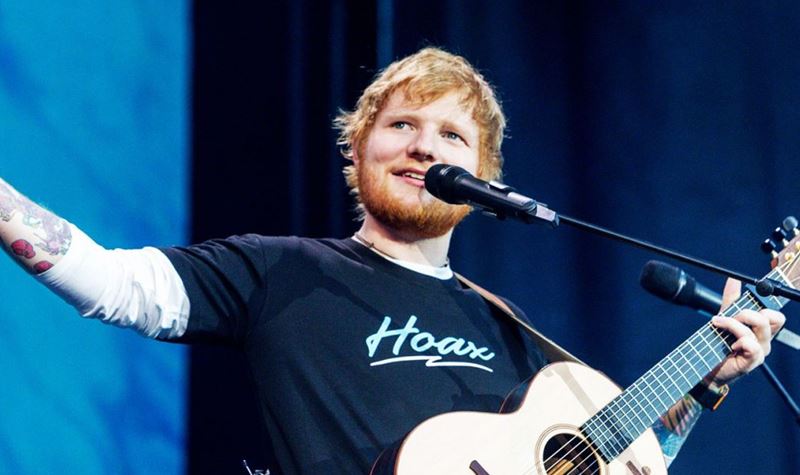 Ed Sheeran improvisa serenata