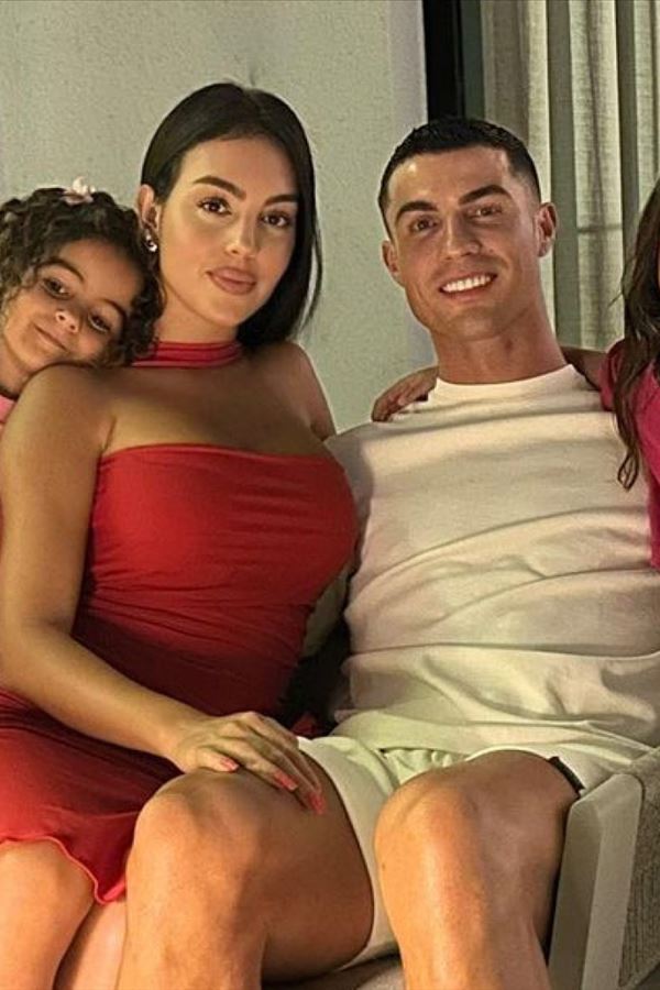 Georgina Rodríguez orgulhosa de Ronaldo e da família