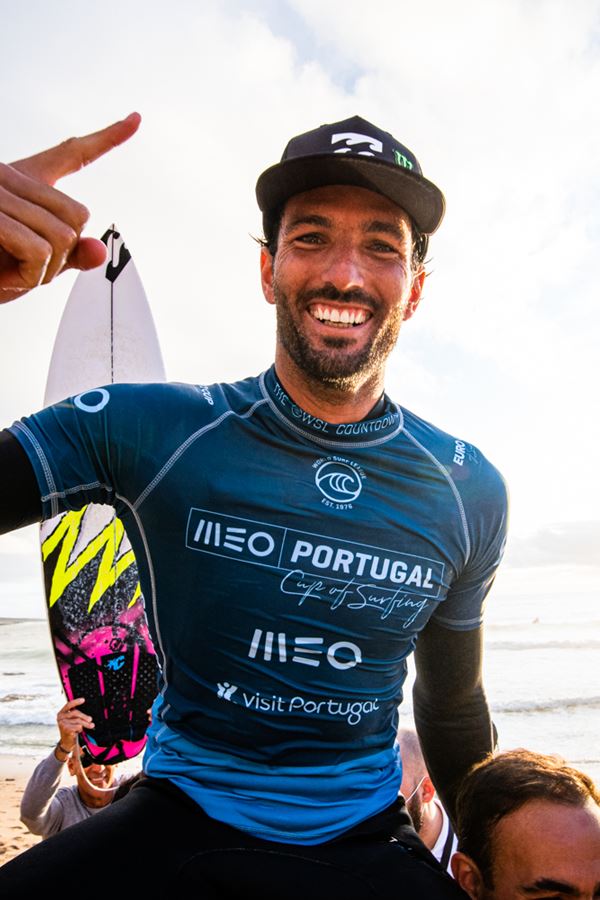 Frederico Morais é campeão nacional de surf