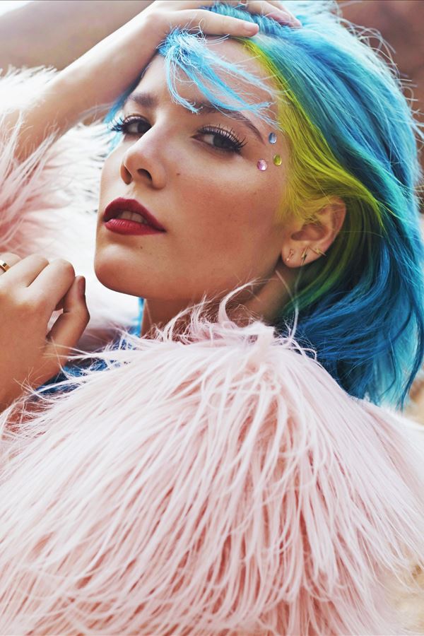 Halsey apresenta "About-Face"