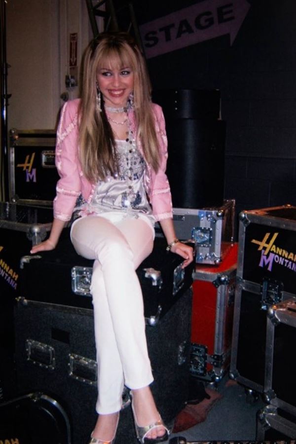 Miley Cyrus volta ao papel de "Hannah Montana" para especial de 20 anos