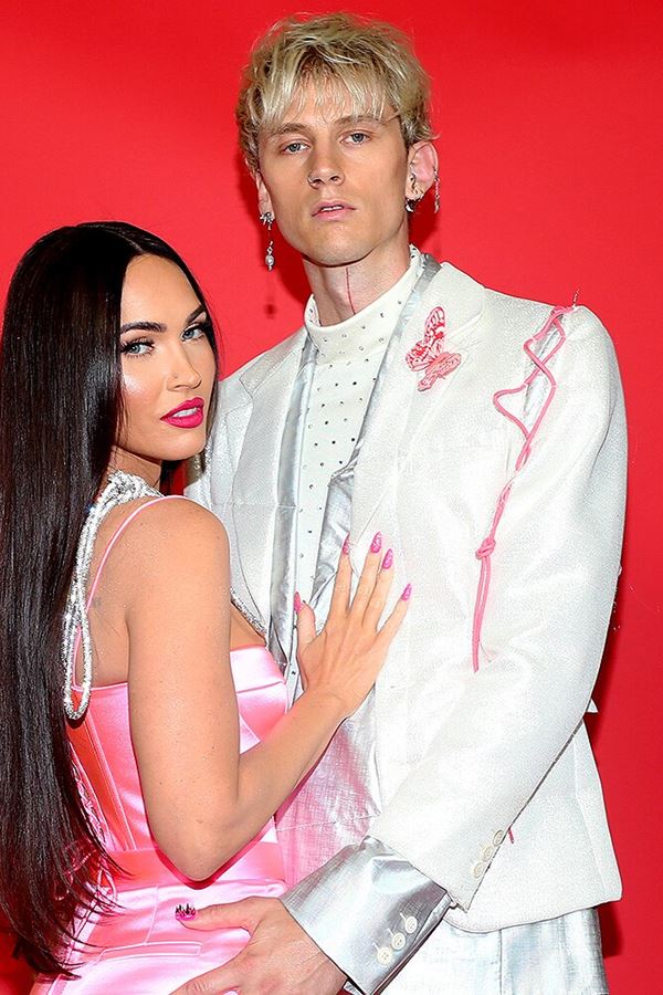 Machine Gun Kelly colocou espinhos no anel de noivado de Megan Fox