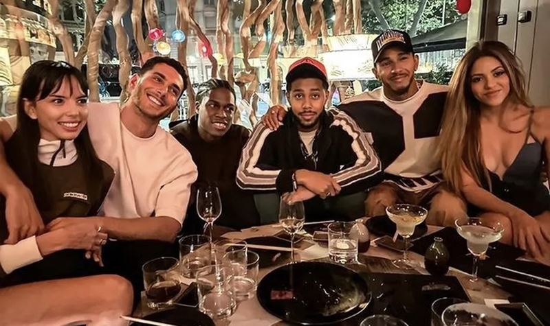 Shakira e Lewis Hamilton no mesmo local?