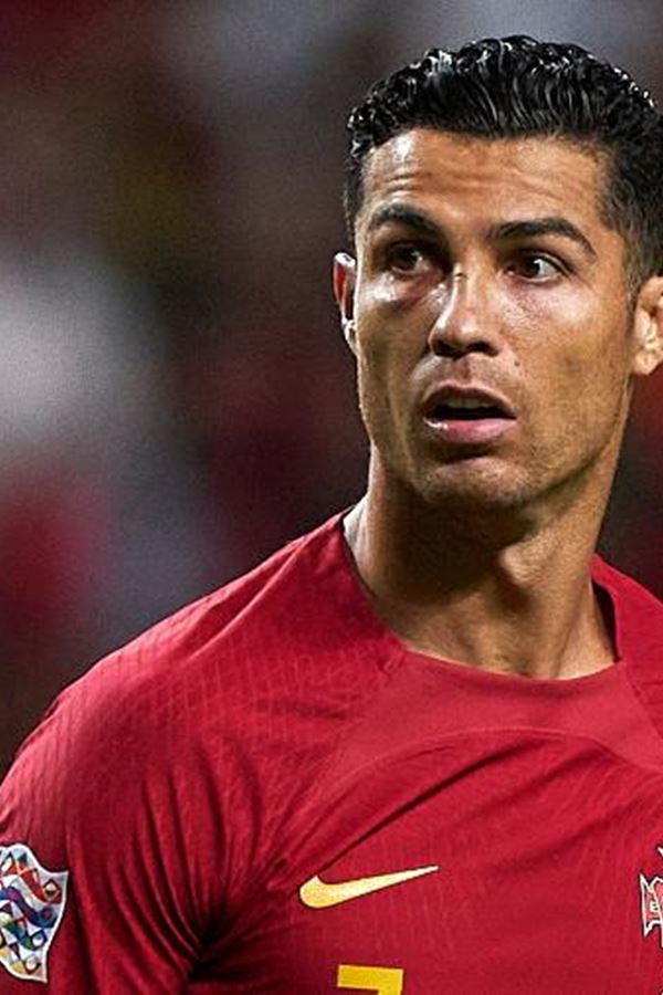 Fã oferece colar de ouro de 18 quilates a Cristiano Ronaldo!