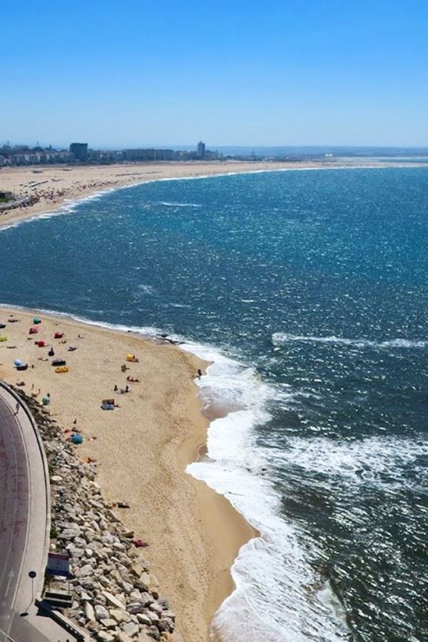 Sabe aqui qual é a maior praia urbana da Europa!