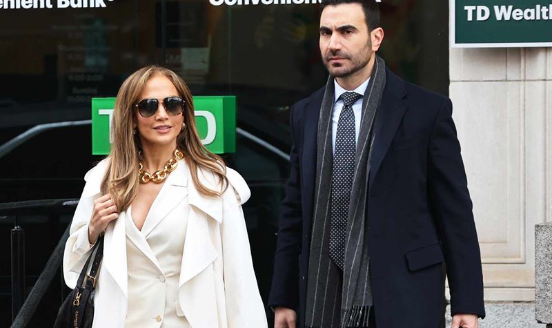 Jennifer Lopez e Brett Goldstein: há química para além das câmaras?
