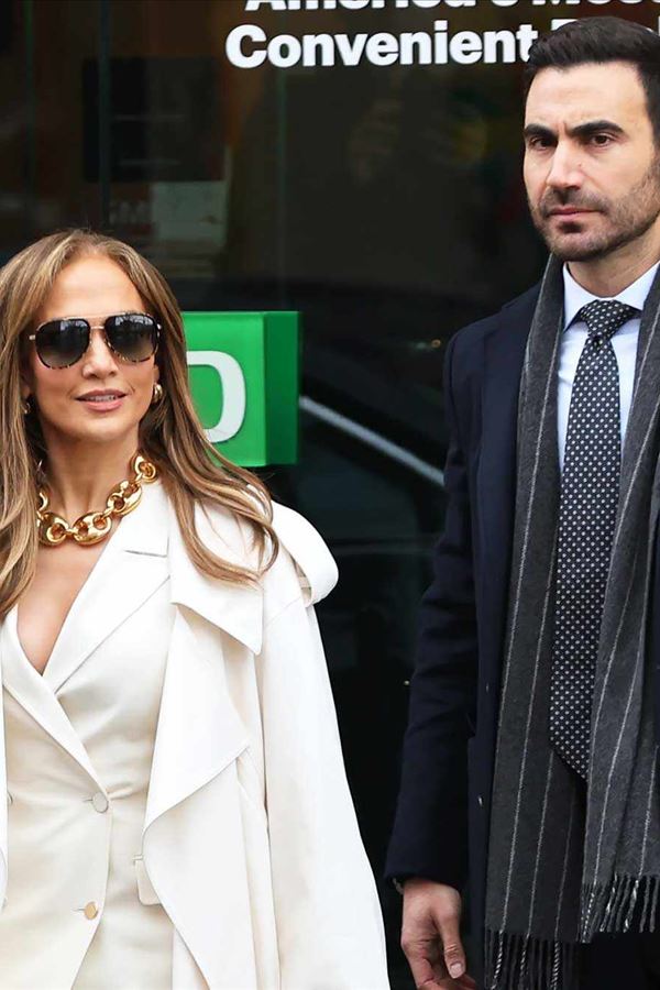 Jennifer Lopez e Brett Goldstein: há química para além das câmaras?