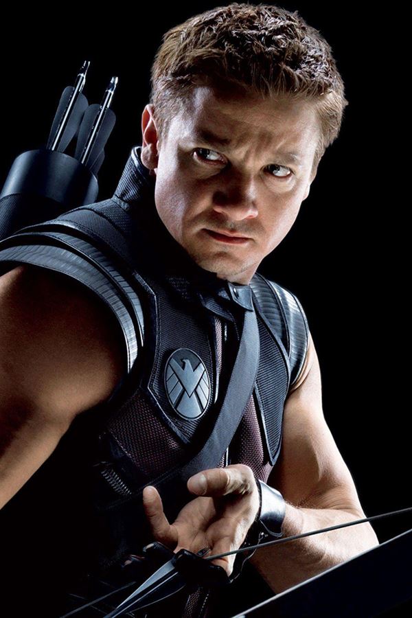 Jeremy Renner em "estado crítico mas estável"