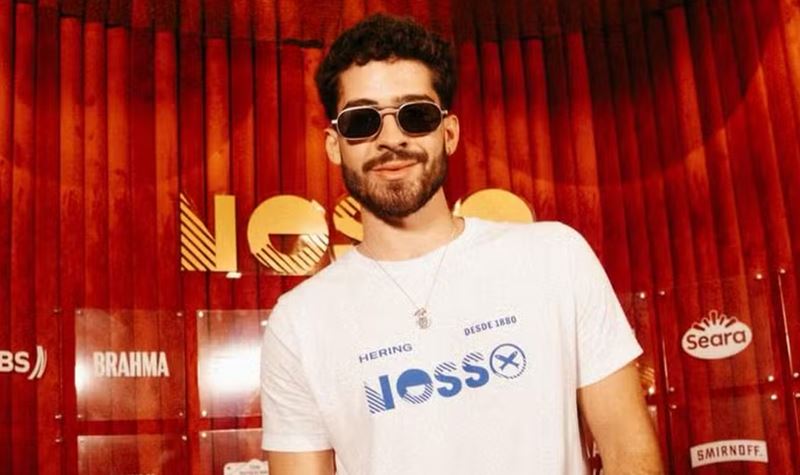 João Guilherme sai de festa de Carnaval com Bárbara Inês