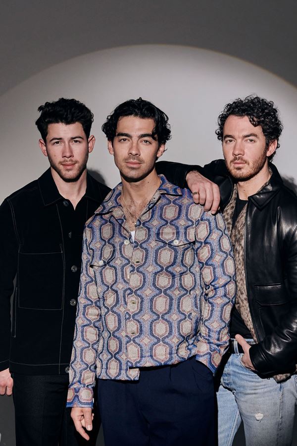 Jonas Brothers vão lançar "Love Me To Heaven"