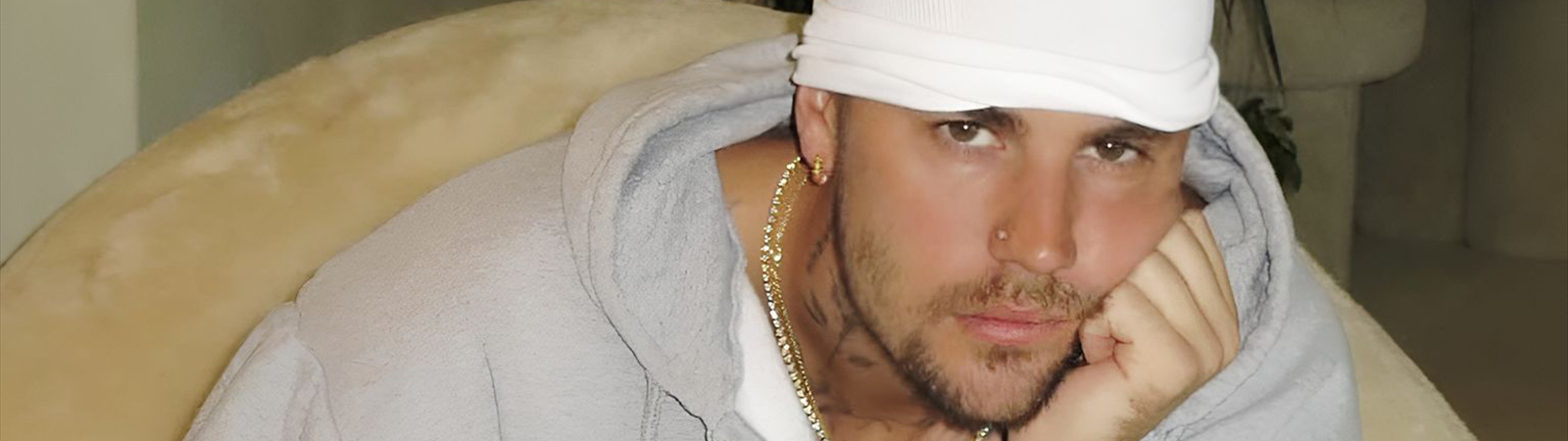JUSTIN BIEBER