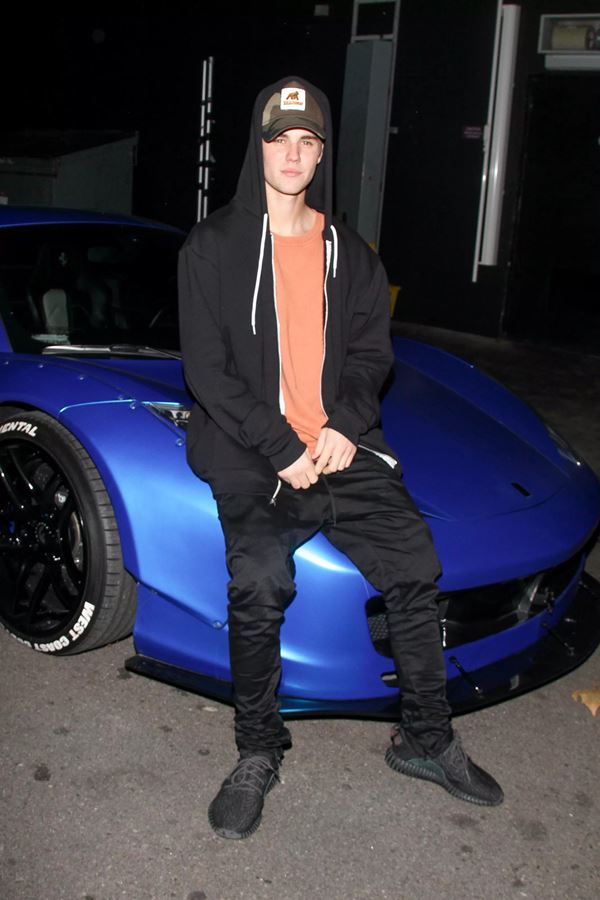 Justin Bieber proibido de comprar Ferraris