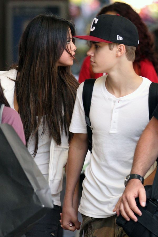 Justin Bieber deixa “gosto” numa fotografia antiga com Selena Gomez