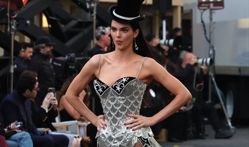 Kendall Jenner garante que nunca fez cirurgia plástica no rosto