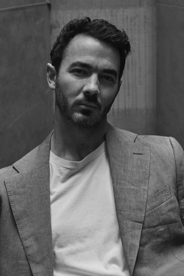 Kevin Jonas lançou o primeiro single a solo