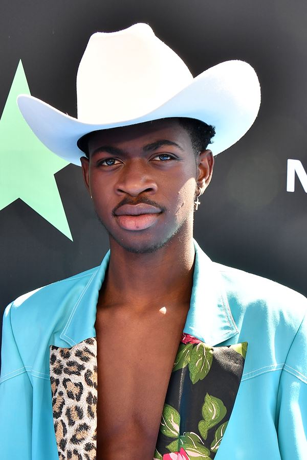 "Old Town Road" leva Lil Nas X aos mil milhões!