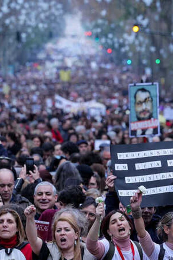 Nova manifestação de professores a 25 de fevereiro.