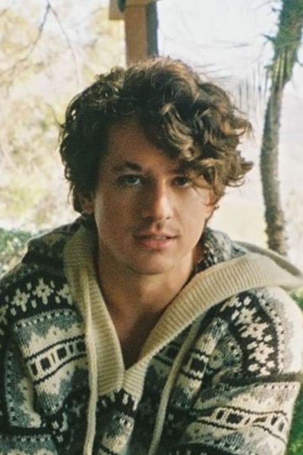 Charlie Puth anuncia canção mais difícil da carreira