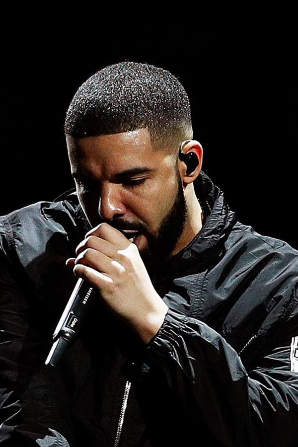 Delicia-te com o novo álbum de Drake enquanto podes…