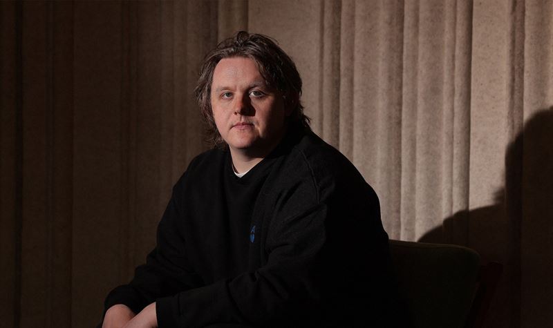 Lewis Capaldi estreia-se em Portugal em julho do próximo ano
