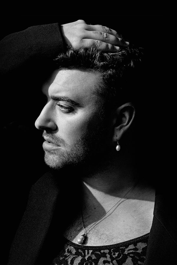 Sam Smith abandona concerto após quatro músicas.