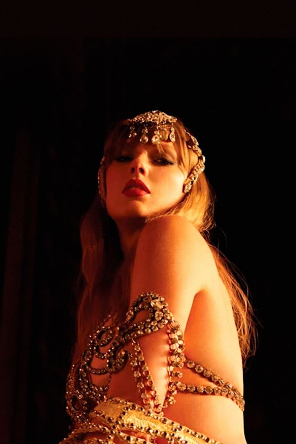 Taylor Swift grava videoclipe natalício no Reino Unido Taylor Swift grava videoclipe natalício no Reino Unido