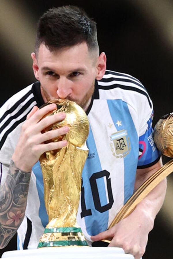 Messi faz história pela seleção argentina.