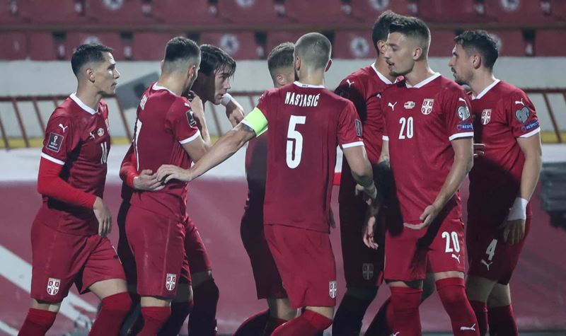 Seleção da Sérvia doa prémio depois da vitória na Luz