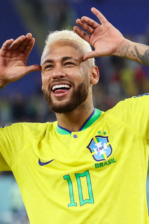 Neymar apanhado com duas mulheres em discoteca